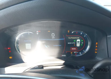 2017 Cadillac Escalade Luxury z USA, uszkodzony, nr VIN 1GYS3BKJ6HR227115